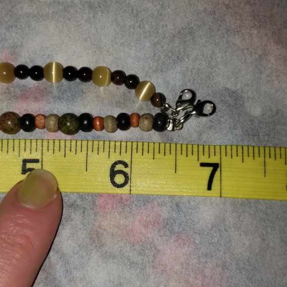 🧶2 adorable beaded bracelets with charms - Picture 2 of 3